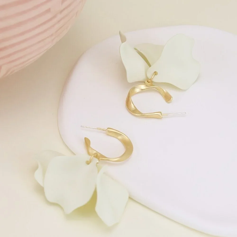 Vintage White Flower Heart Tassel Earrings,